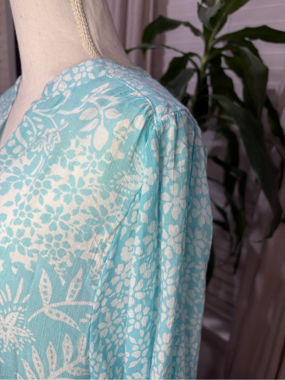 Zac & Rachel Women's Blue/White Floral V-Neck Button Front Blouse, M - Picture 5 of 12